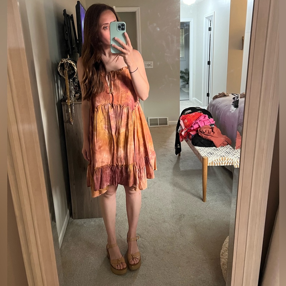 Flowy summer dress, perfect for the beach or pool! Size small
